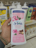 لوسیون بدن گل رز و روغن آرگان سینت ایوز St Ives Smoothing حجم 621 میلی لیتر