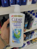 شامپو ضد شوره پمپی زنانه کلیر مدل خنککننده یخی نعناعی Ice Cool Menthol حجم 650 میل