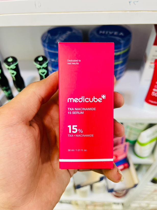 سرم روشن کننده پوست مدیکیوب مدل TXA + NIACINAMIDE 15% مناسب برای انواع پوست حجم 30 میلی لیتر
