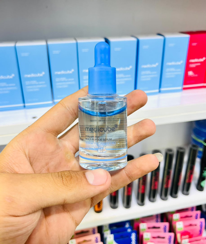 سرم آبرسان و جوانساز پوست مدیکیوب مدل Hyaluronic Multi Peptide مناسب برای انواع پوست حجم 30 میلیلیتر