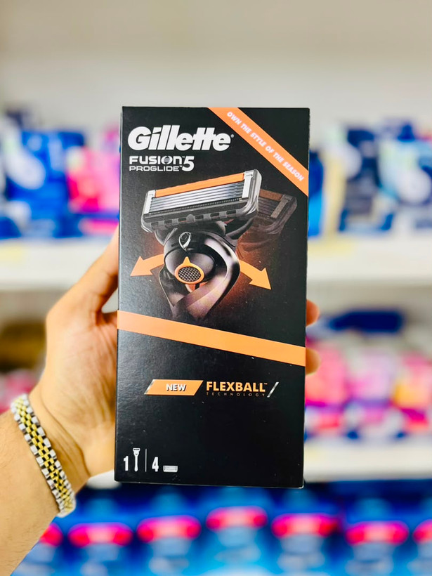 ست خودتراش ژیلت Fusion5 ProGlide FlexBall مدل پروگلاید ۵ تیغه همراه با ۴ تیغ یدک