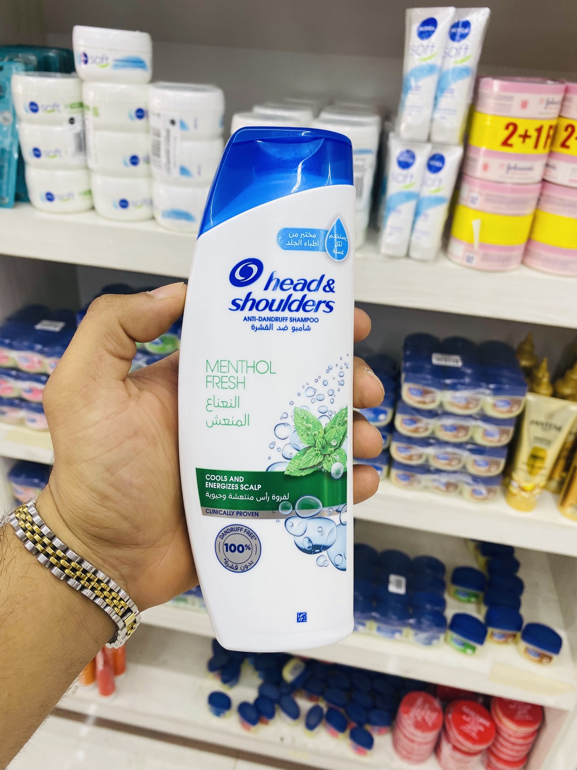 شامپو ضد شوره هد اند شولدرز مدل Menthol Fresh با رایحه و حس خنک‌کننده منتول